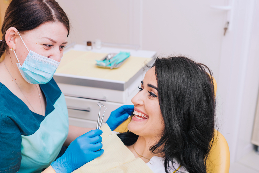 Dentist sitting near female patient<br />
